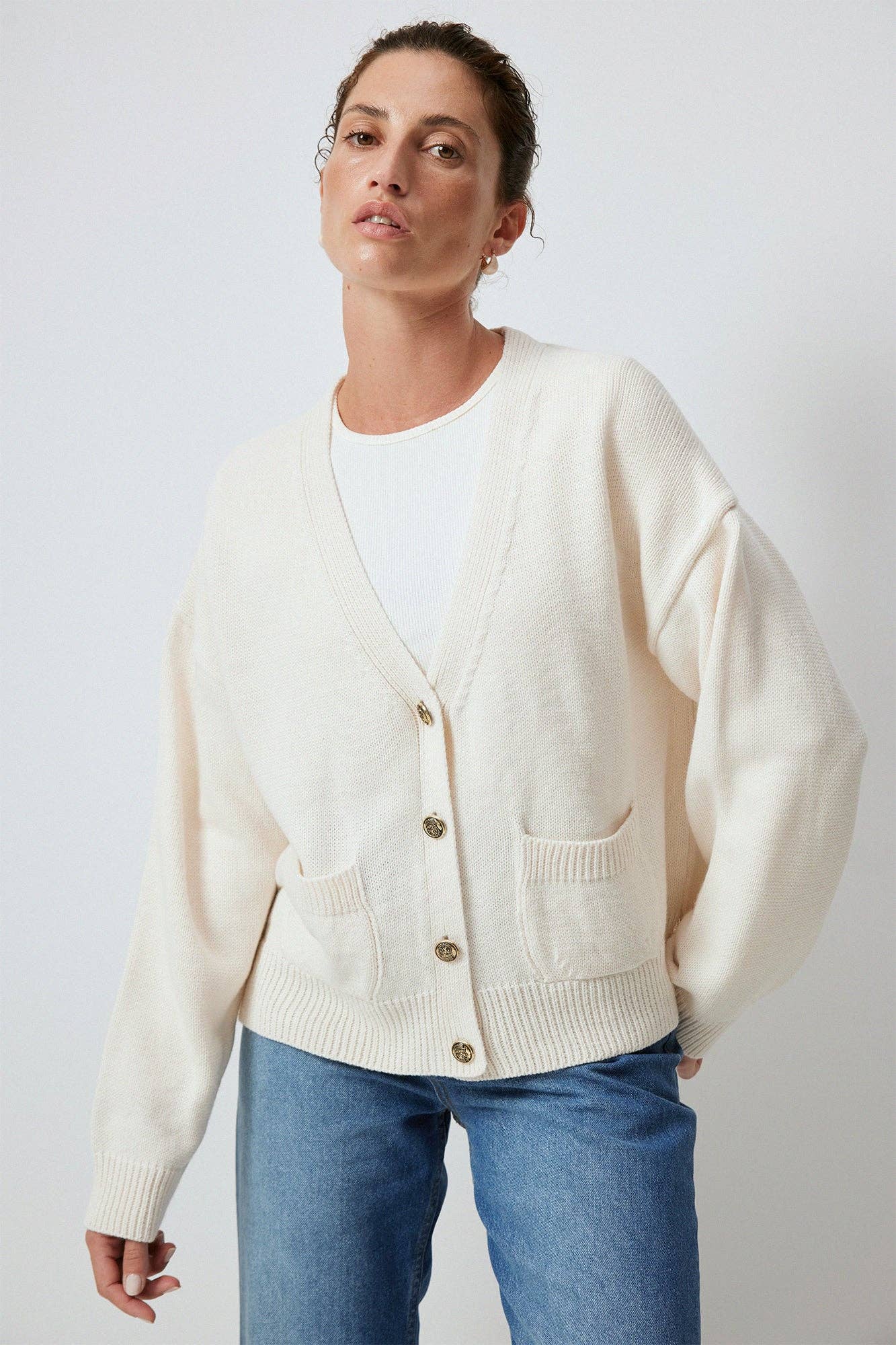 A KNIT CARDIGAN WITH BUTTON POCKET DETAILS