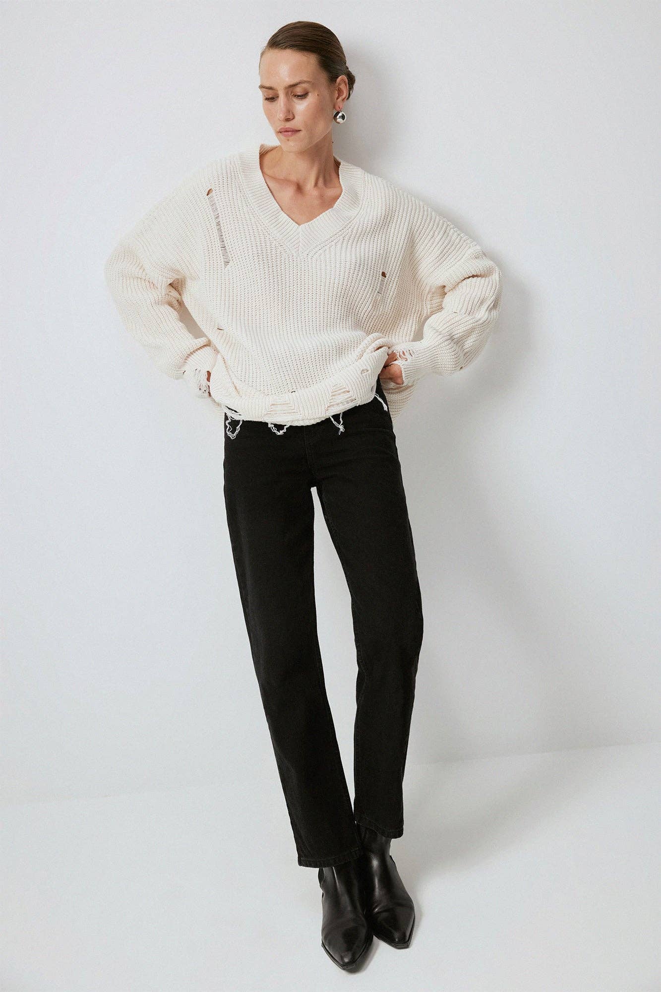 V NECK ZIPPED DETAILED SWEATER