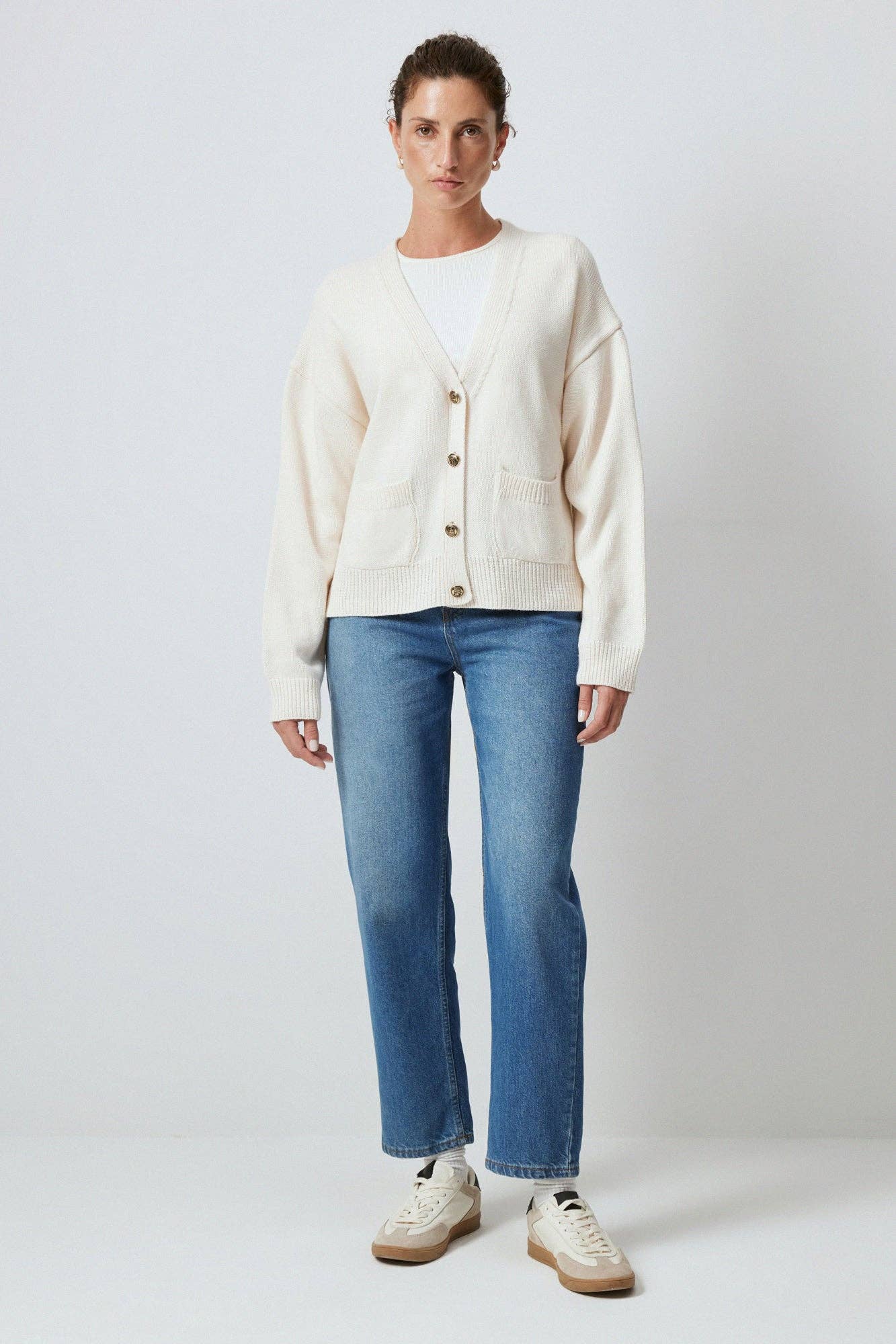 A KNIT CARDIGAN WITH BUTTON POCKET DETAILS