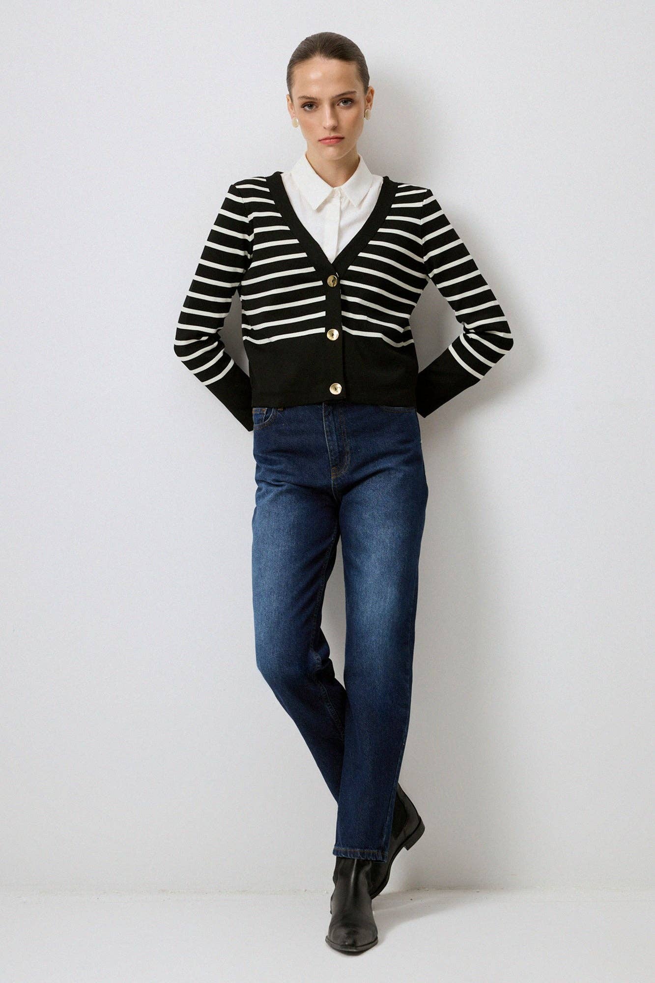 STRIPED SHORT KNIT CARDIGAN